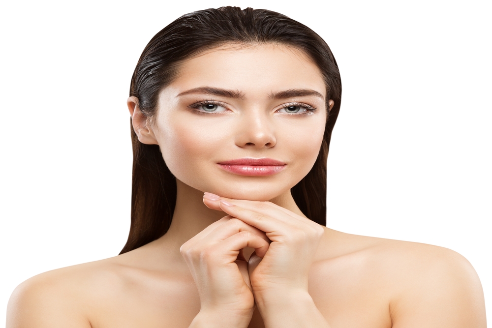 Brunette woman rests her chin on her hand, admiring her own voluminous cheeks with PRF